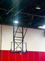 Щит баскетбольный со складной фермой на электроприводе (к-т: ферма потолочная, щит из закаленного стекла 10мм, протектор, аморт. кольцо, сетка) СТ-191