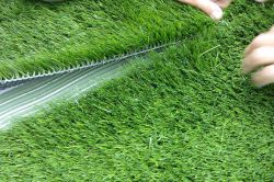 Проклейка швов искусственной травы