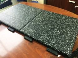 Резиновая плитка Regumond Sportplatten 30 мм (1х0,5 м), боковины темно-зеленый