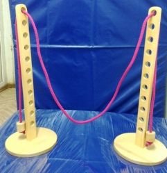 Стойка для прыжков в высоту h=130 см (деревянная, со шнуром 3 м)