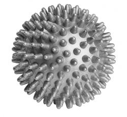 Массажный мяч MADWAVE SPIKY MASSAGE BALL 7,5 см (серебро)