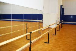 Зеркало травмобезопасное 2550х1605х6 мм с отверстиями и крепежом