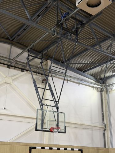 Щит баскетбольный со складной фермой на электроприводе (к-т: ферма потолочная, щит из закаленного стекла 10мм, протектор, аморт. кольцо, сетка) СТ-191#20