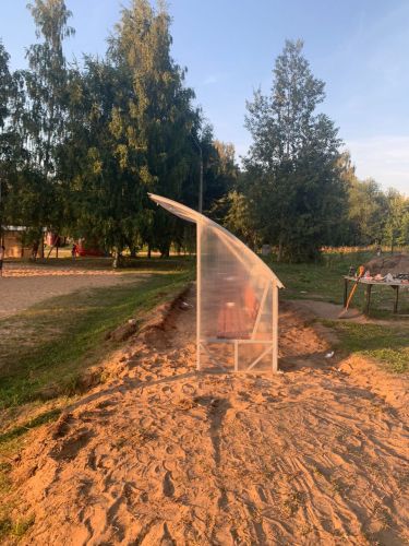 Скамейка для запасных игроков 10 м (на 20 человек, с навесом из поликарбоната) СТ-50#4 Скамейка для запасных игроков 10 м (на 20 человек, с навесом из поликарбоната) СТ-50#4