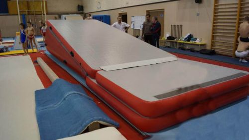 Надувная разгонная горка 1