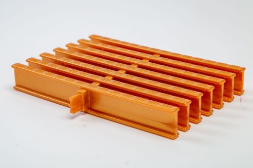 Решетка для переливных каналов (1 замок) цветная