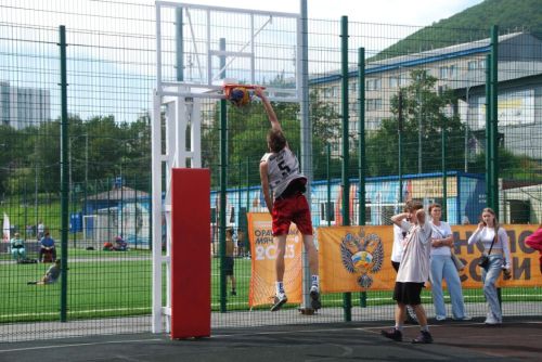 Баскетбольная стойка усиленная, двухопорная, вылет 2,2 м (амортизационное кольцо, сетка) СТ-474#2