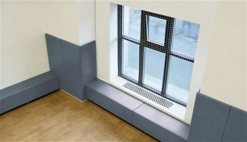 Комплексная защита стен и окон спортзала (стеновой протектор, перфорированный подоконник) СТД-39