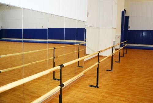 Зеркало травмобезопасное 2550х1605х6 мм с отверстиями и крепежом