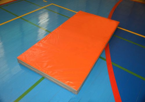 Мат спортивный жесткий 2х1х0,05 м (НПЭ 22 кг/м3, иск. кожа) МЖ-2#3 Мат спортивный жесткий 2х1х0,05 м (НПЭ 22 кг/м3, иск. кожа) МЖ-2#3