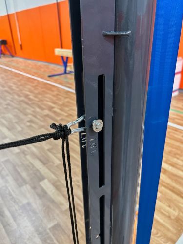 Стойки волейбольные, универсальные (волейбол, бадминтон, б. теннис) с механизмом натяжения, крепление к полу на закладных элементах СТ-305#10