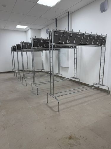 Вешалка гардеробная двухсторонняя, хромированная L=1800 мм (34 крючка, HPL-пластик) СТД-3#2