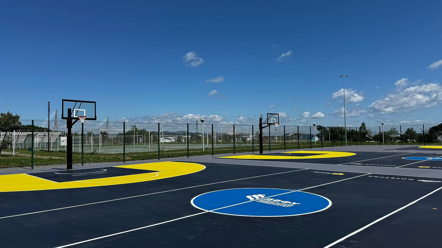 На острове Русском – яркие трибуны от «Спортивных Технологий» для ДВФУ