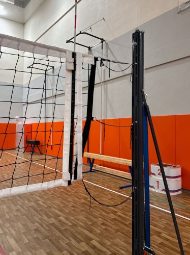 Стойки волейбольные, универсальные (волейбол, бадминтон, б. теннис) с механизмом натяжения, крепление к полу на закладных элементах СТ-305#9