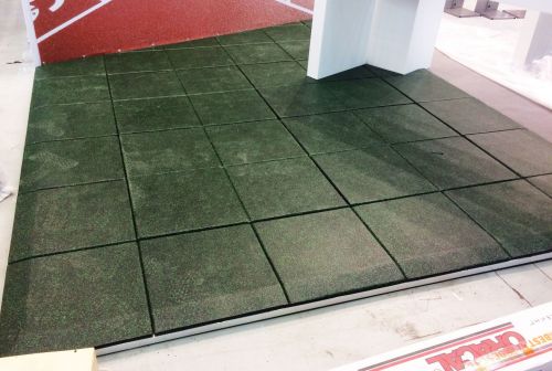 Резиновая плитка Regumond Sportplatten 30 мм (1х0,5 м), боковины#3 Резиновая плитка Regumond Sportplatten 30 мм (1х0,5 м), боковины#3