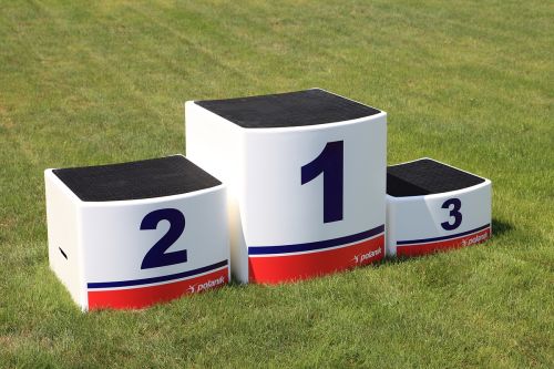 Пьедестал почета, стекловолокно, 3 отдельных платформы цилиндрической формы POLANIK WP-01 Пьедестал почета, стекловолокно, 3 отдельных платформы цилиндрической формы POLANIK WP-01